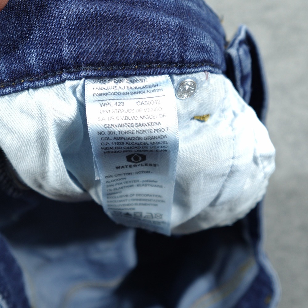 Levis Signature Shorts Womens 12 Blue Bermuda Denim Cuffed Stretch Jorts - Picture 4 of 10